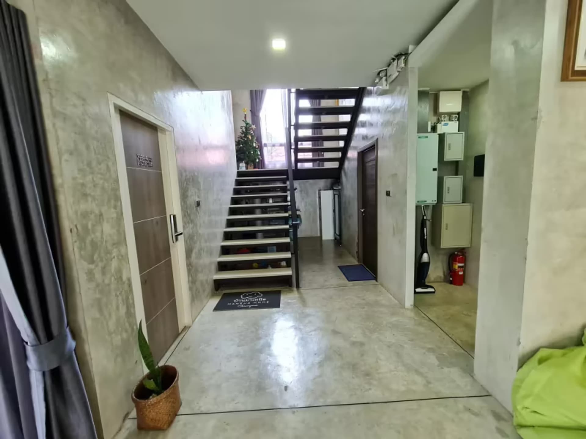 6 Bedroom House - Image 7