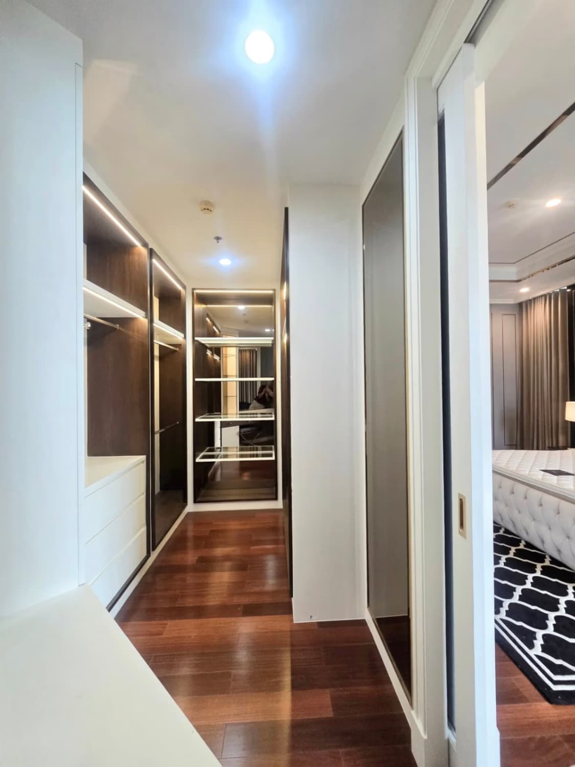4 Bed Condo for Rent in Huai Khwang - Image 18