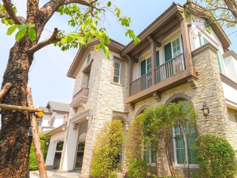 4 Bed House for Rent and Sale in Bang Na