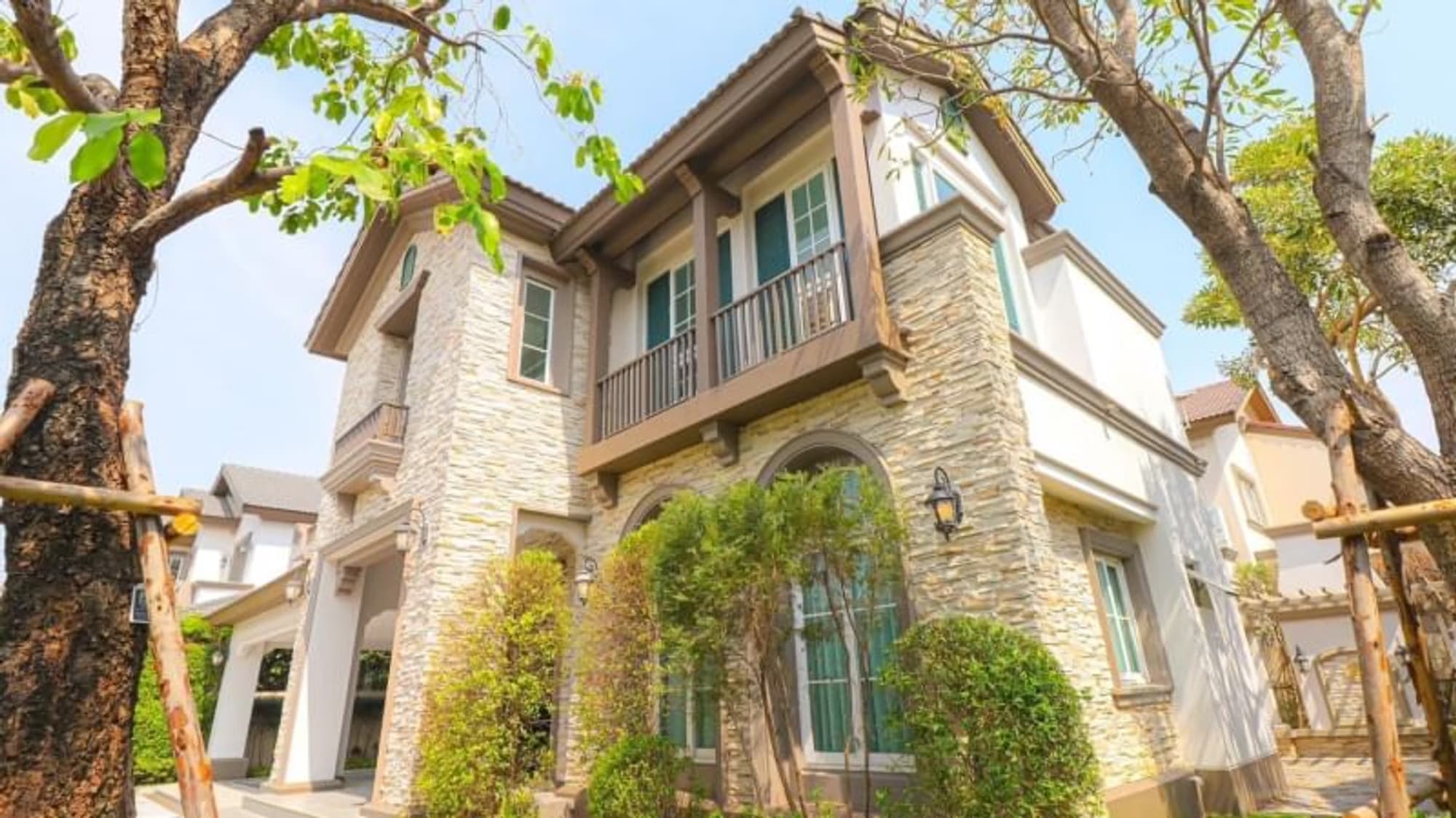 4 Bed House for Rent and Sale in Bang Na - Image 8