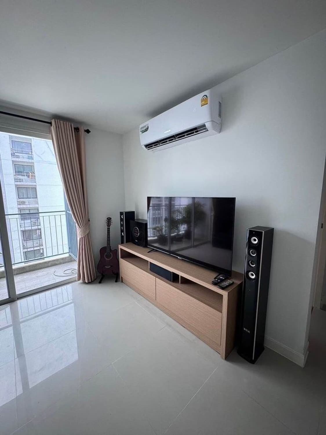 2 Bed Condo for Sale in Phaya Thai - Image 2