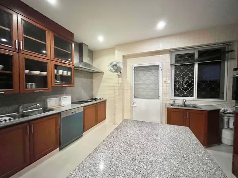 5 Bed House for Rent in Din Daeng