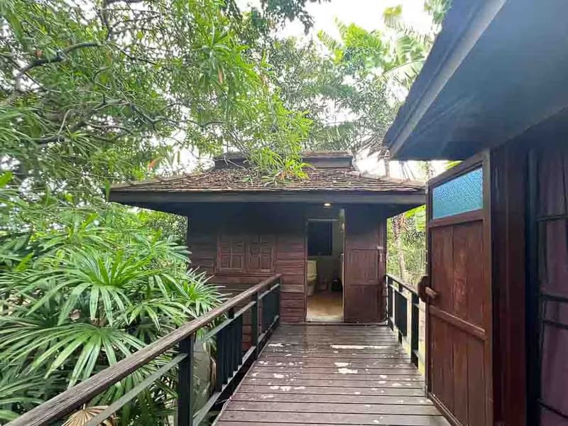 6 Bedroom House