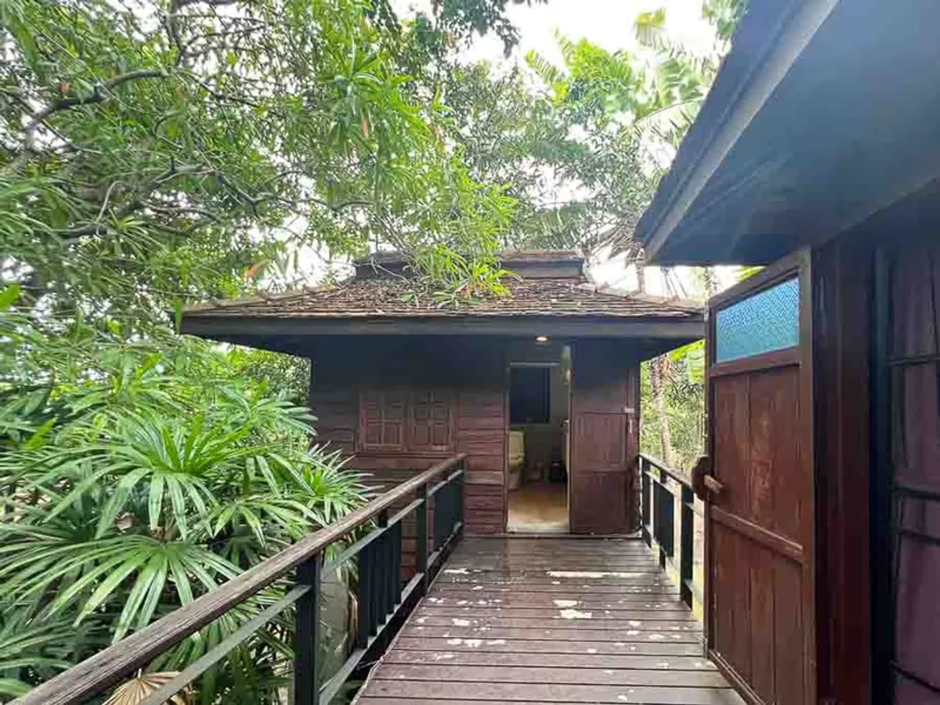 6 Bedroom House - Image 17