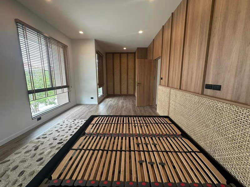 4 Bed House for Rent in Bang Kapi