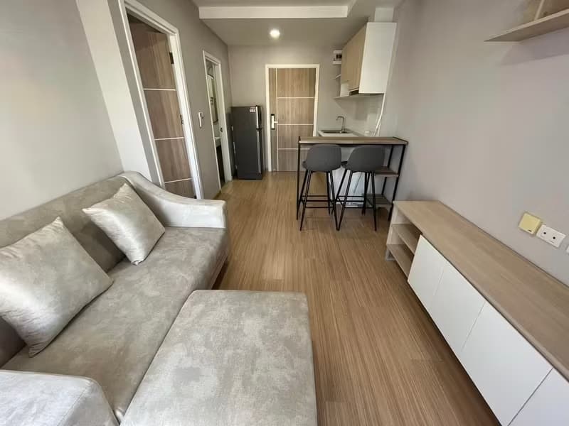 Condo for Rent at The Fore Condo