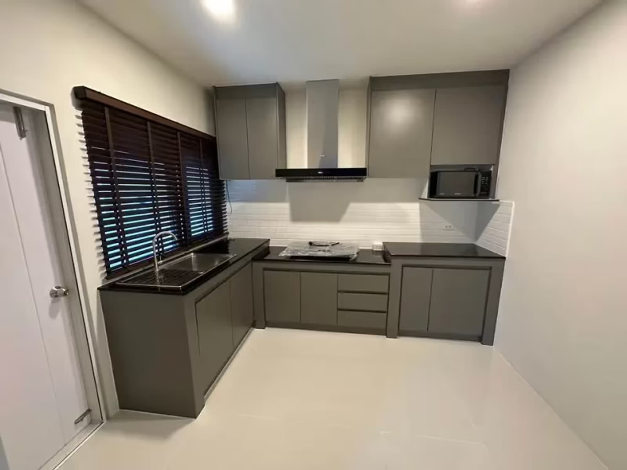 4 Bedroom House - Image 4