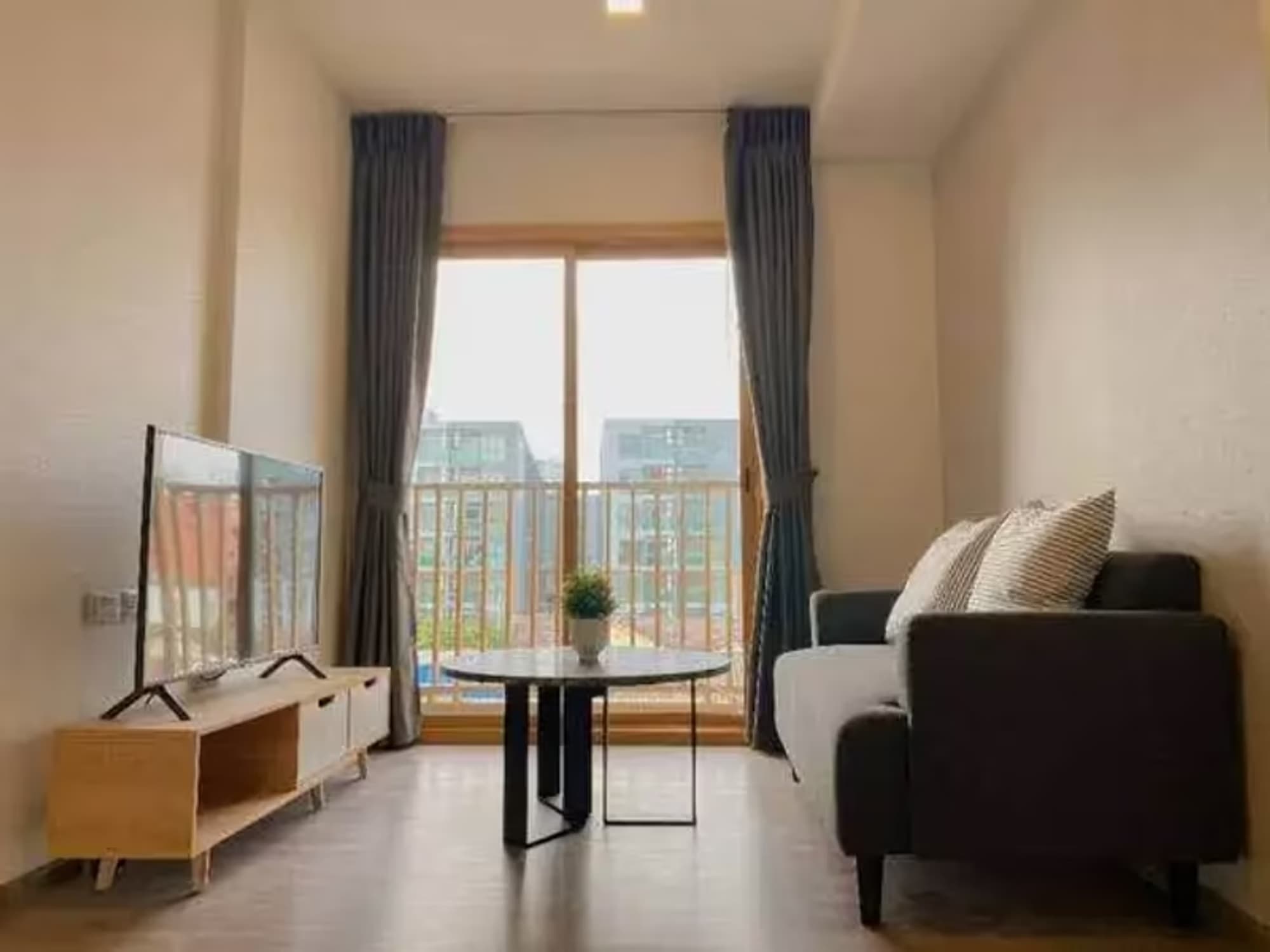 1 Bedroom Condo - Image 1