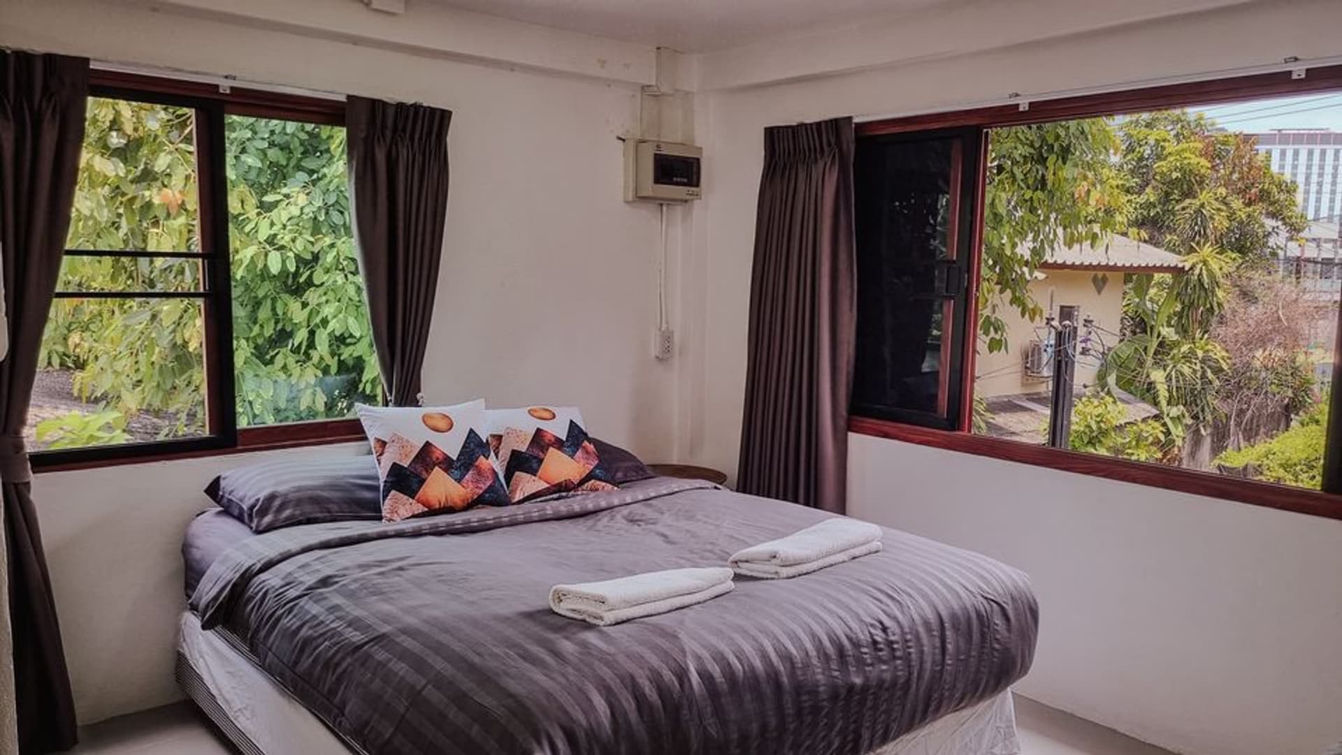 6 Bed House for Rent and Sale in Mueang Chiang Mai - Image 25