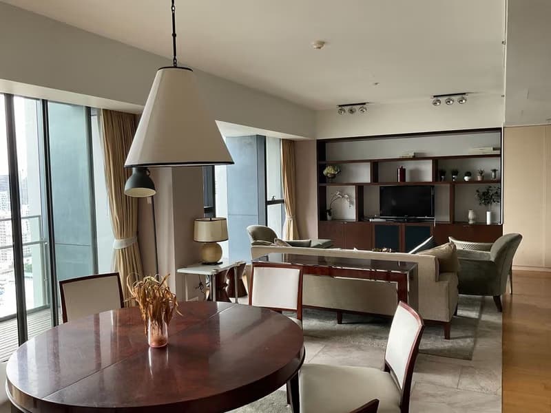 Condo for Sale at The Met Condominium