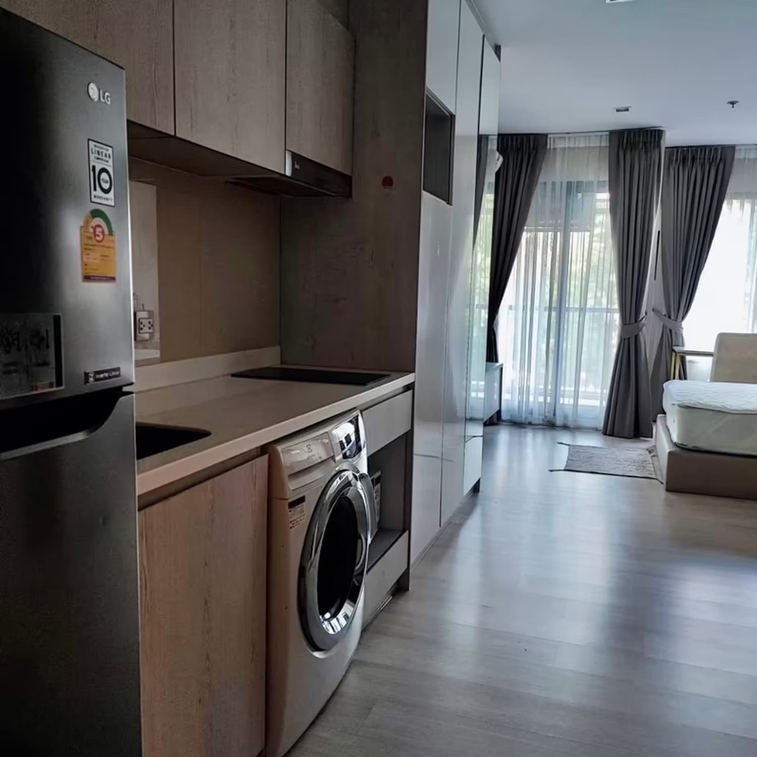 Condo for Rent at Life One Wireless - Image 6