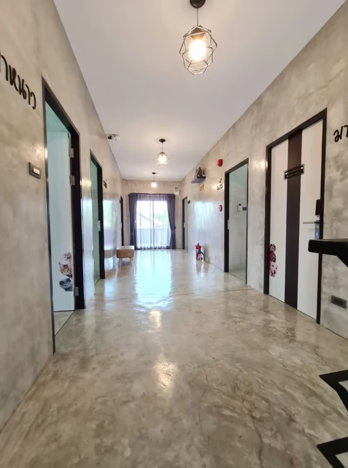 6 Bedroom House - Image 6