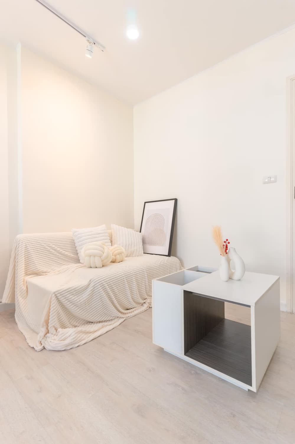 Condo for Sale, Rent at DCondo Sign - Image 6