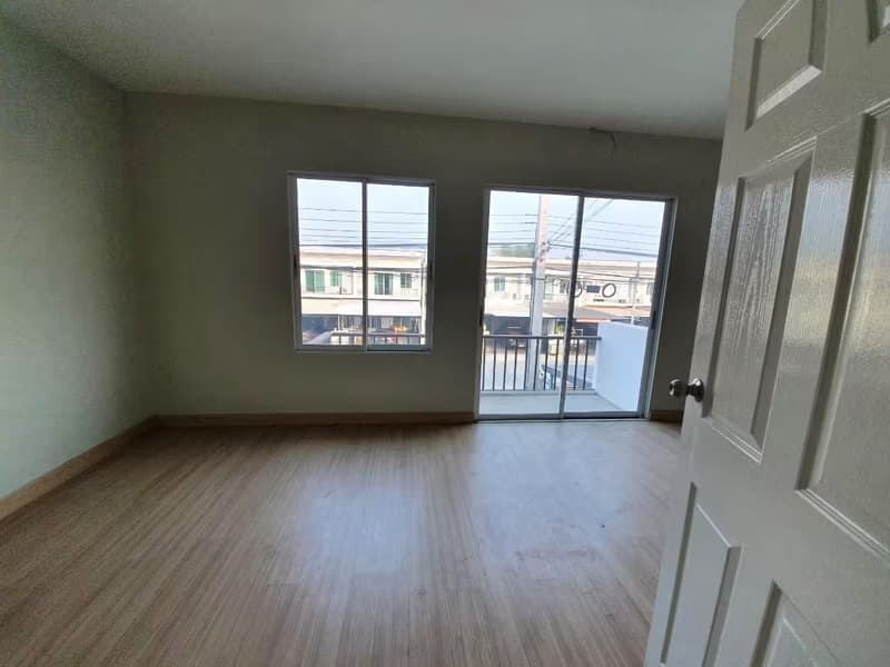 3 Bed Townhouse for Sale in Saraphi