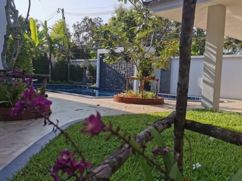 6 Bed House for Sale in San Sai District