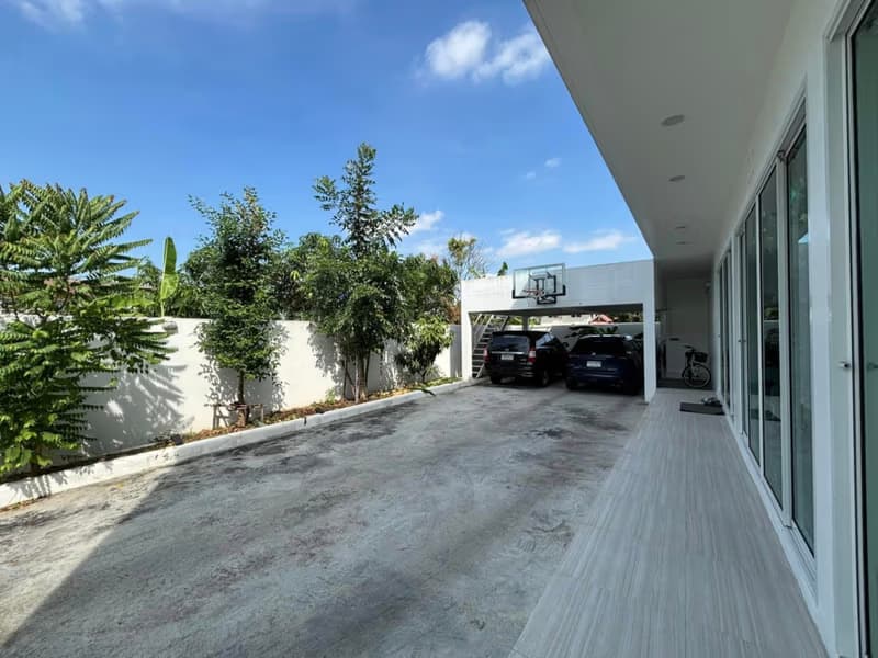 5 Bed House for Rent in Lat Krabang