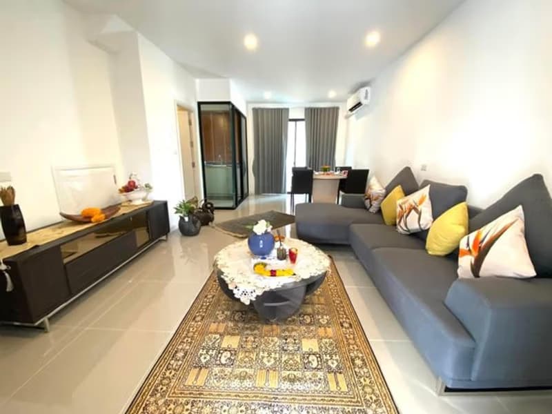 3 Bed Townhouse for Rent and Sale in Bang Kapi