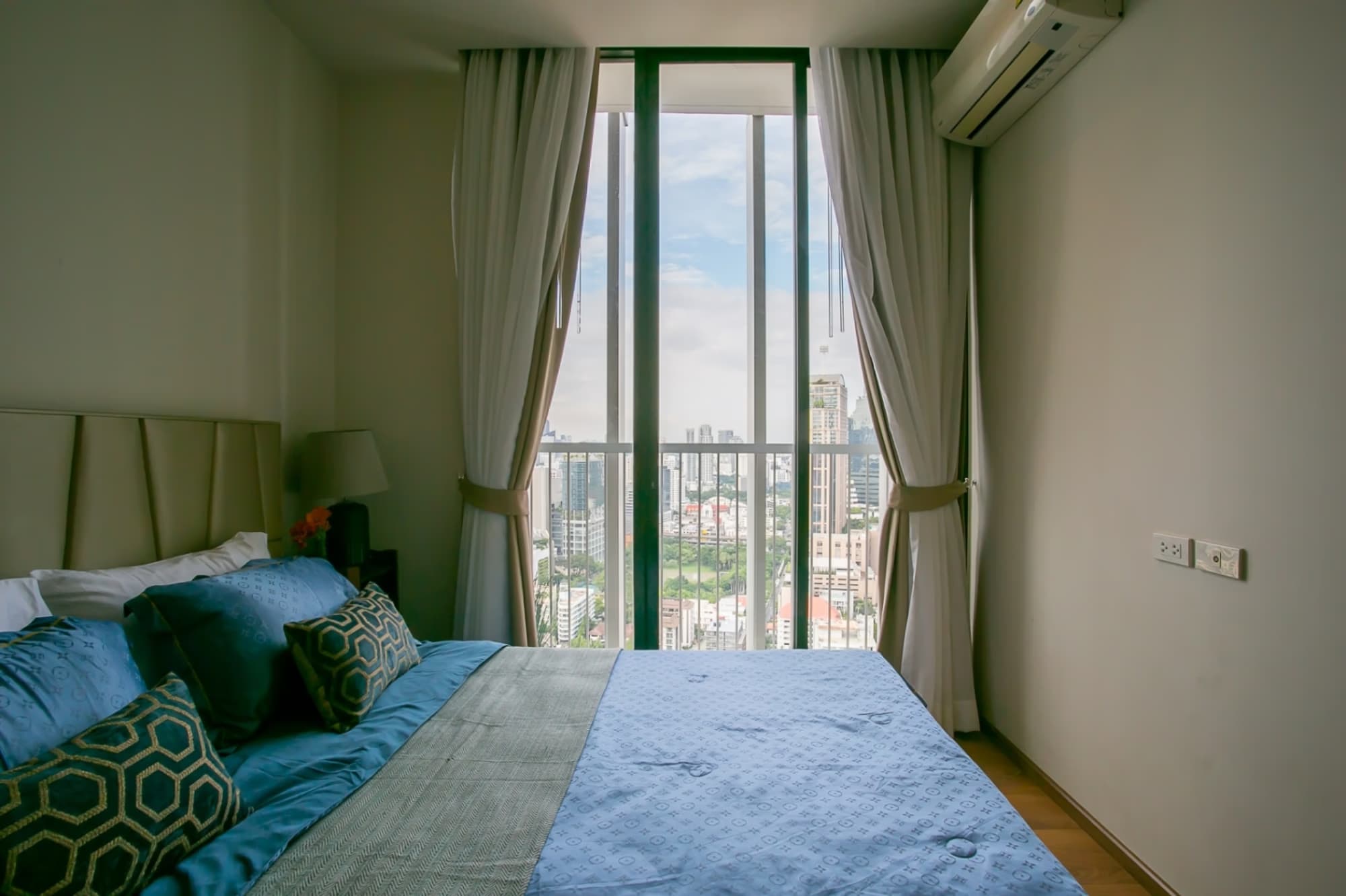 2 Bed Condo for Rent in Khlong Toei - Image 11