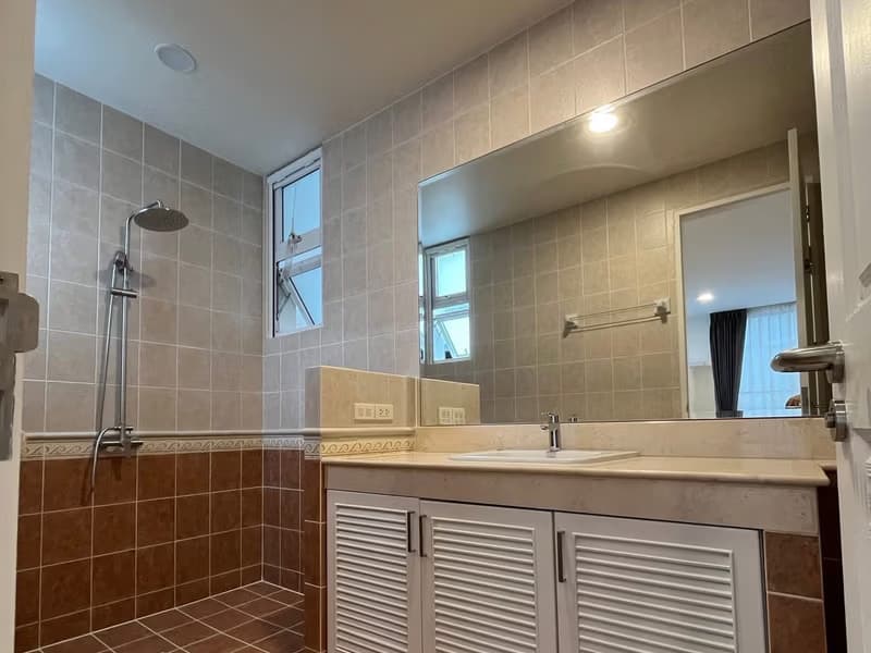 5 Bed House for Rent in Din Daeng