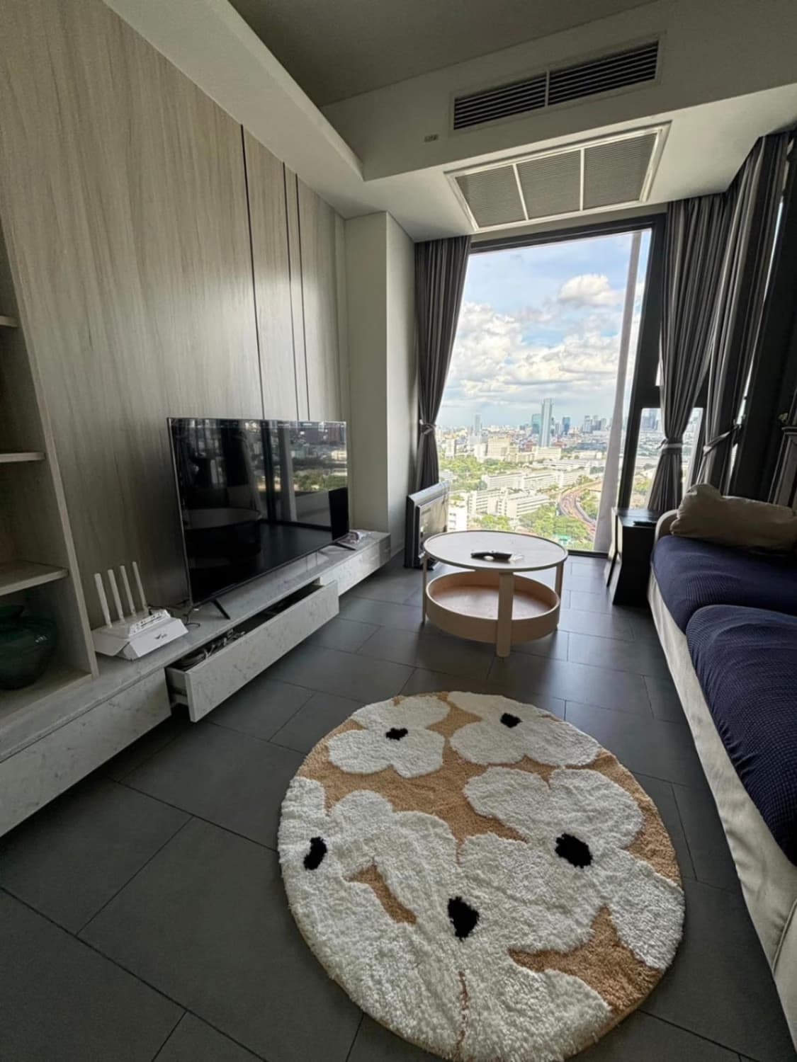 2 Bed Condo for Rent and Sale in Phaya Thai - Image 4