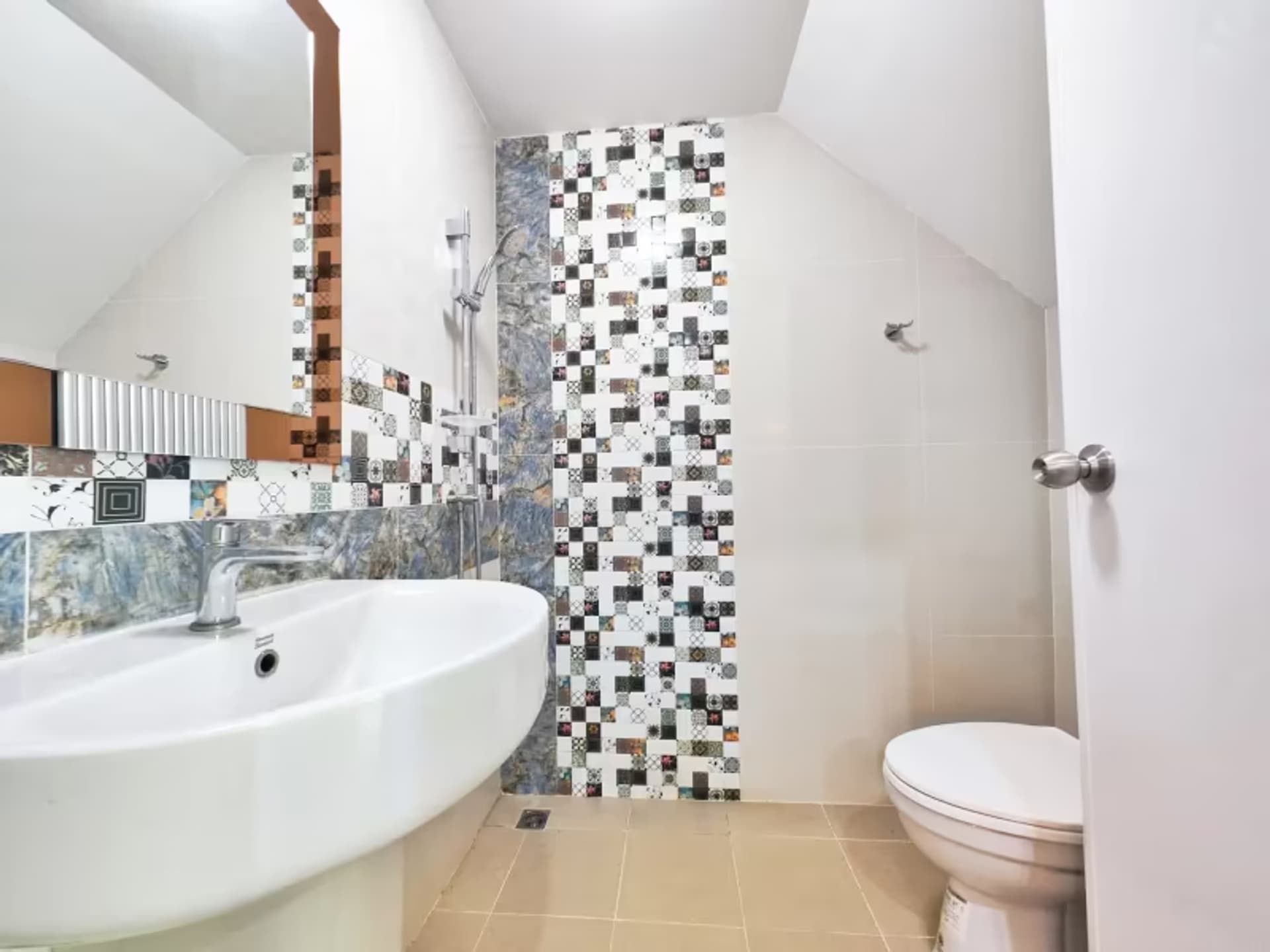 4 Bedroom House - Image 7