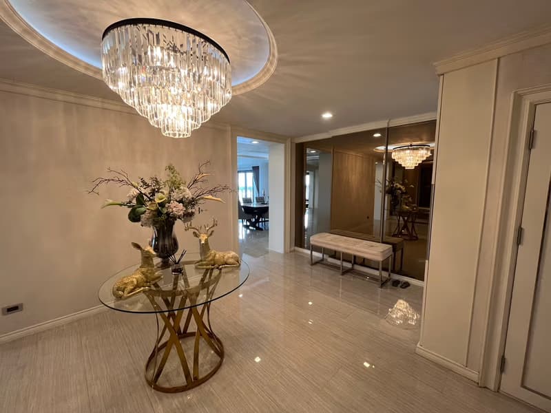 Condo for Sale at State Tower Bangkok