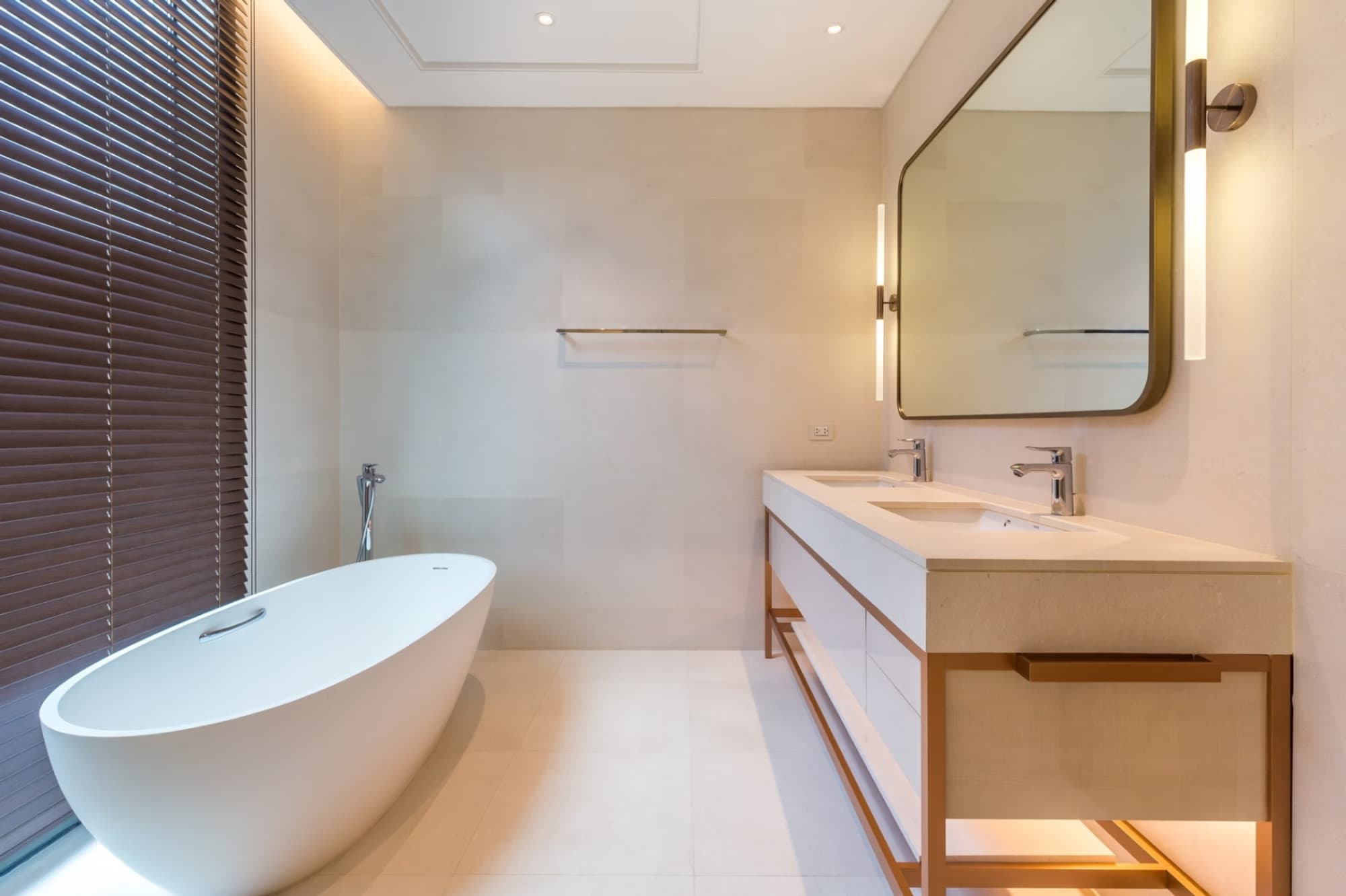 2 Bed Condo for Rent and Sale in Pathum Wan - Image 14