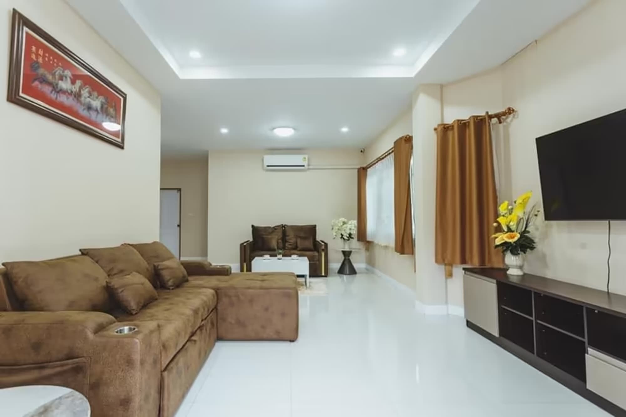 4 Bedroom House - Image 4