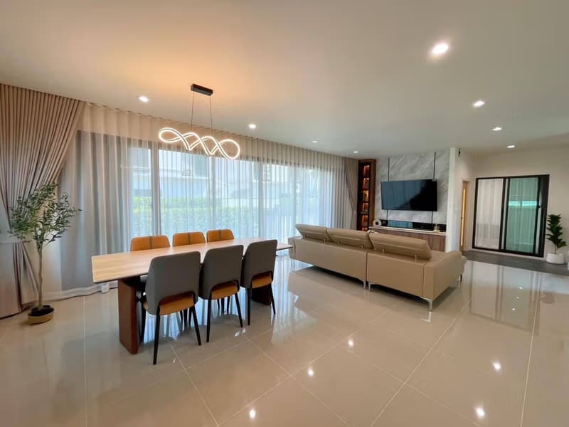 4 Bed House for Rent in Bang Phli