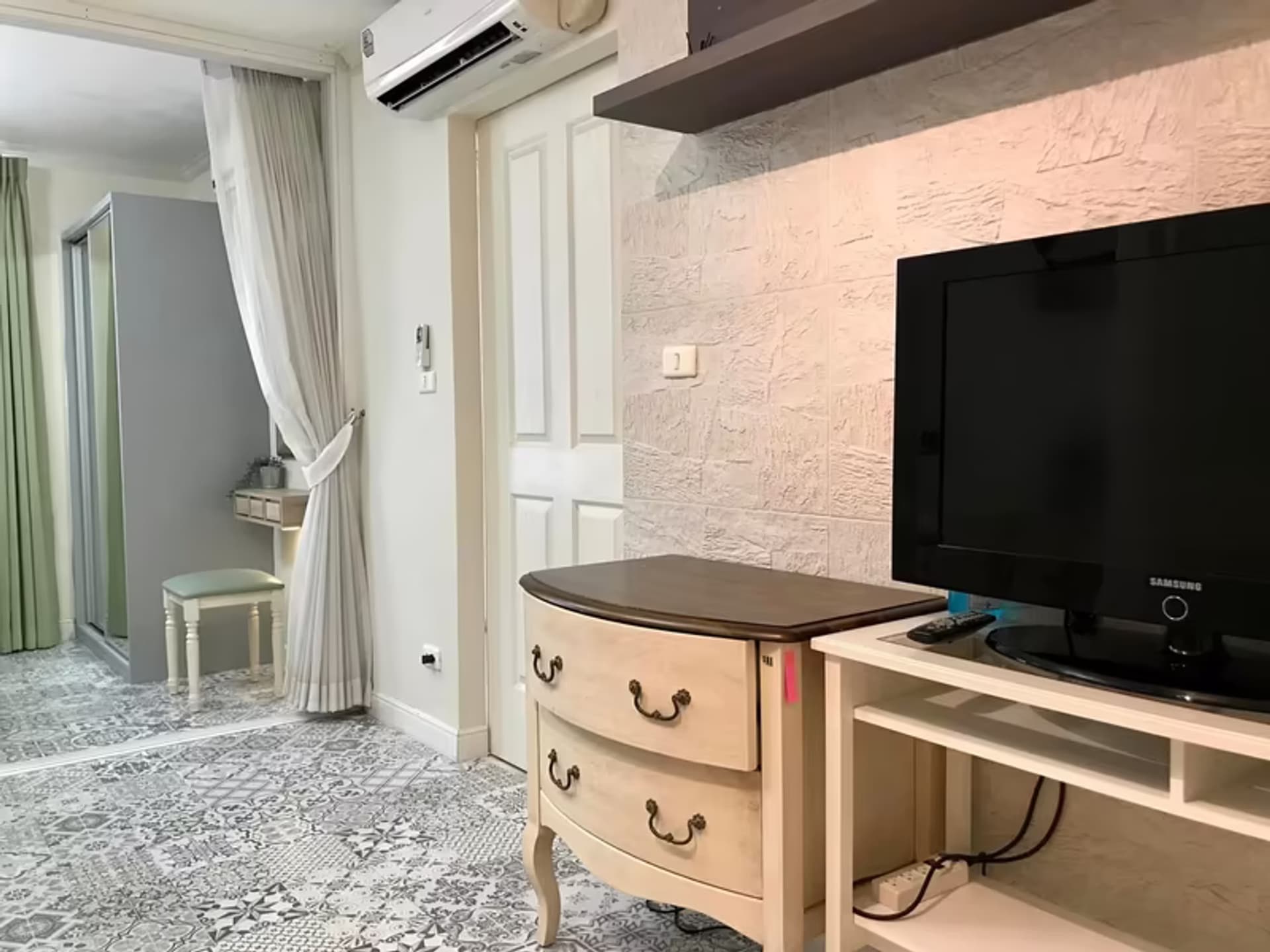 1 Bedroom Condo - Image 10