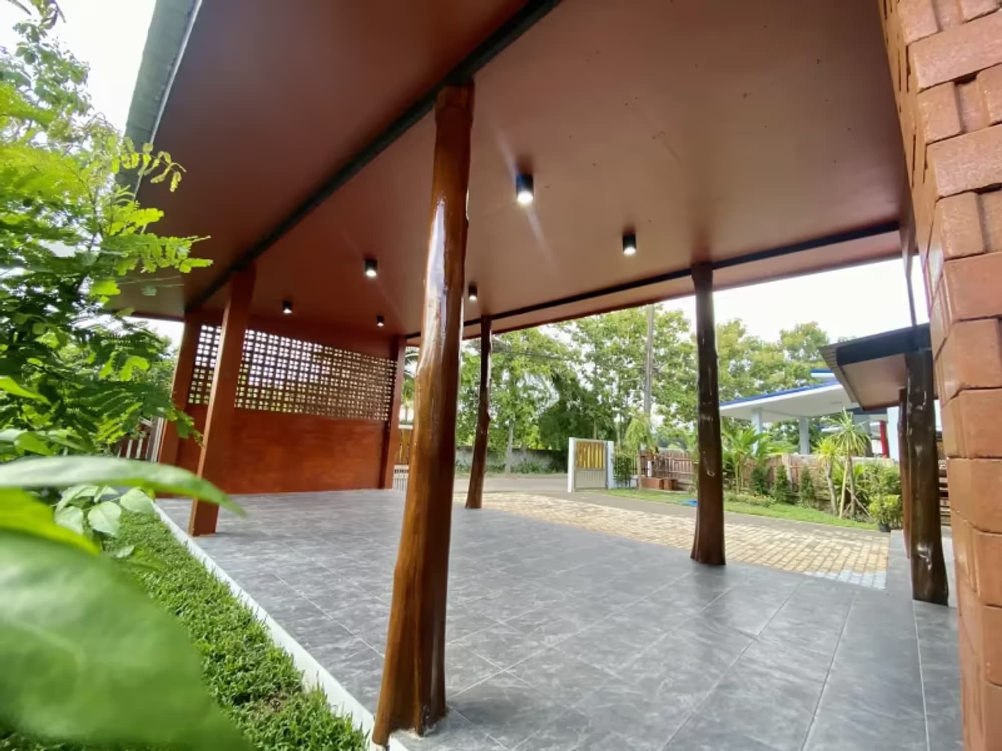 2 Bedroom House - Image 4