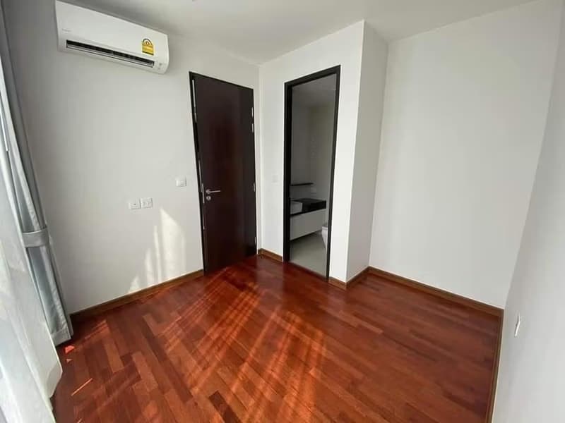 1 Bed Condo for Sale in Ratchathewi