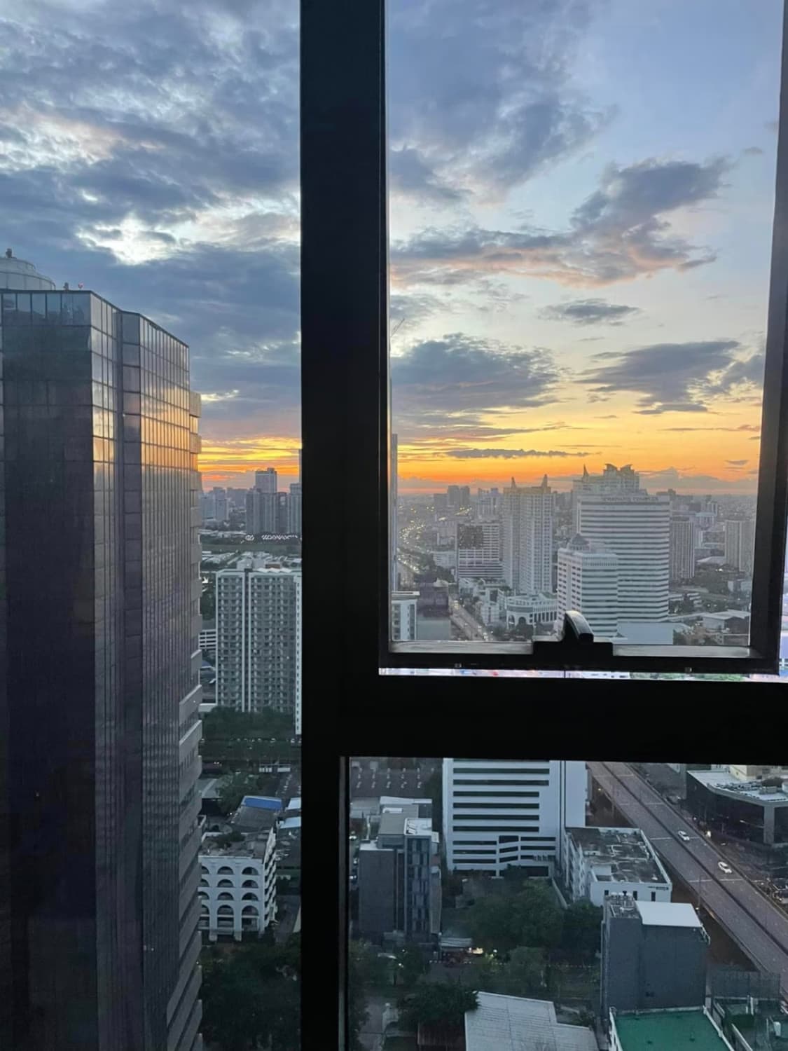 2 Bed Condo for Rent and Sale  Near Phra Ram 9 MRT - Image 11