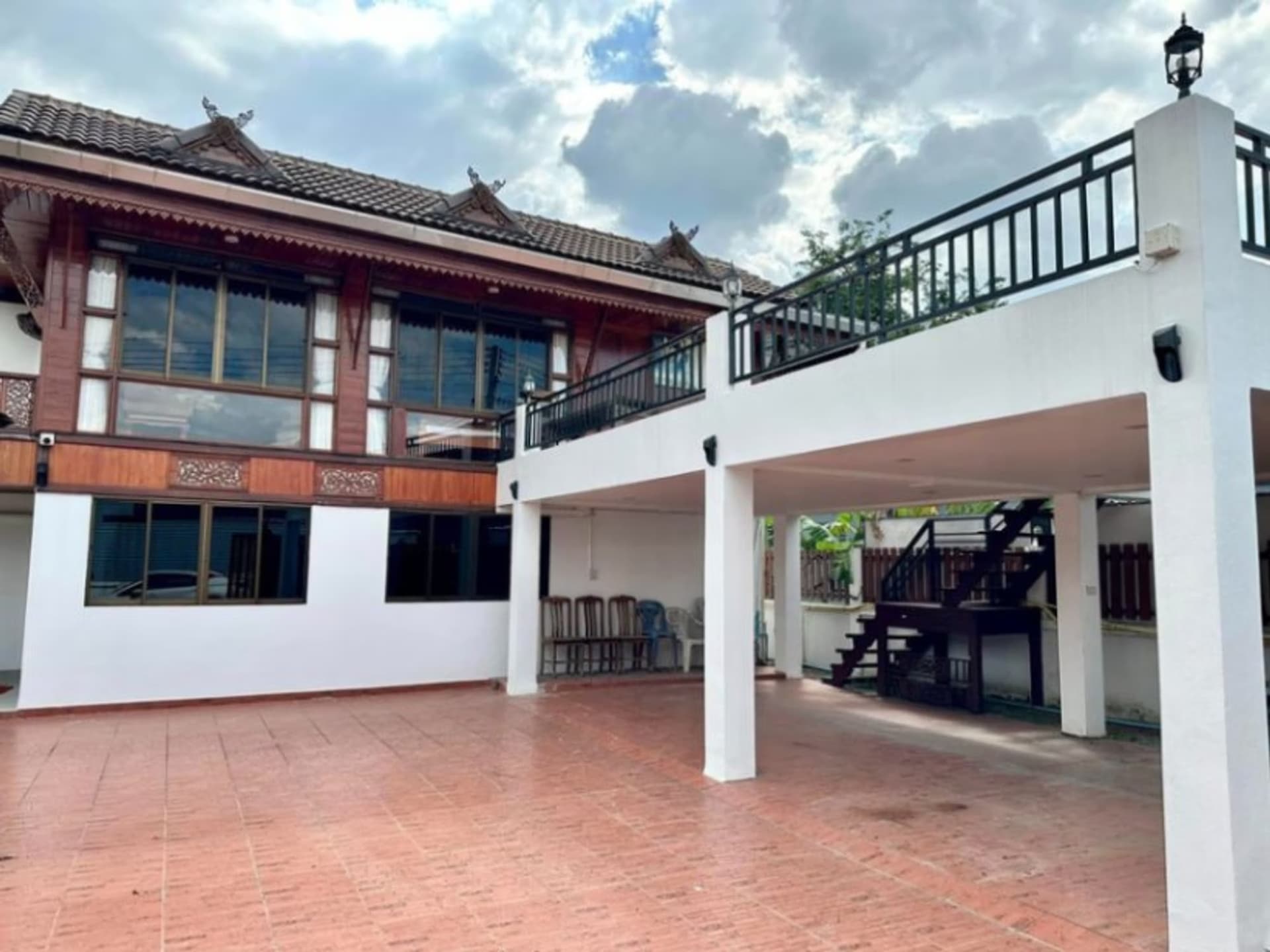 6 Bedroom House for rent in Chiang Mai - Image 1