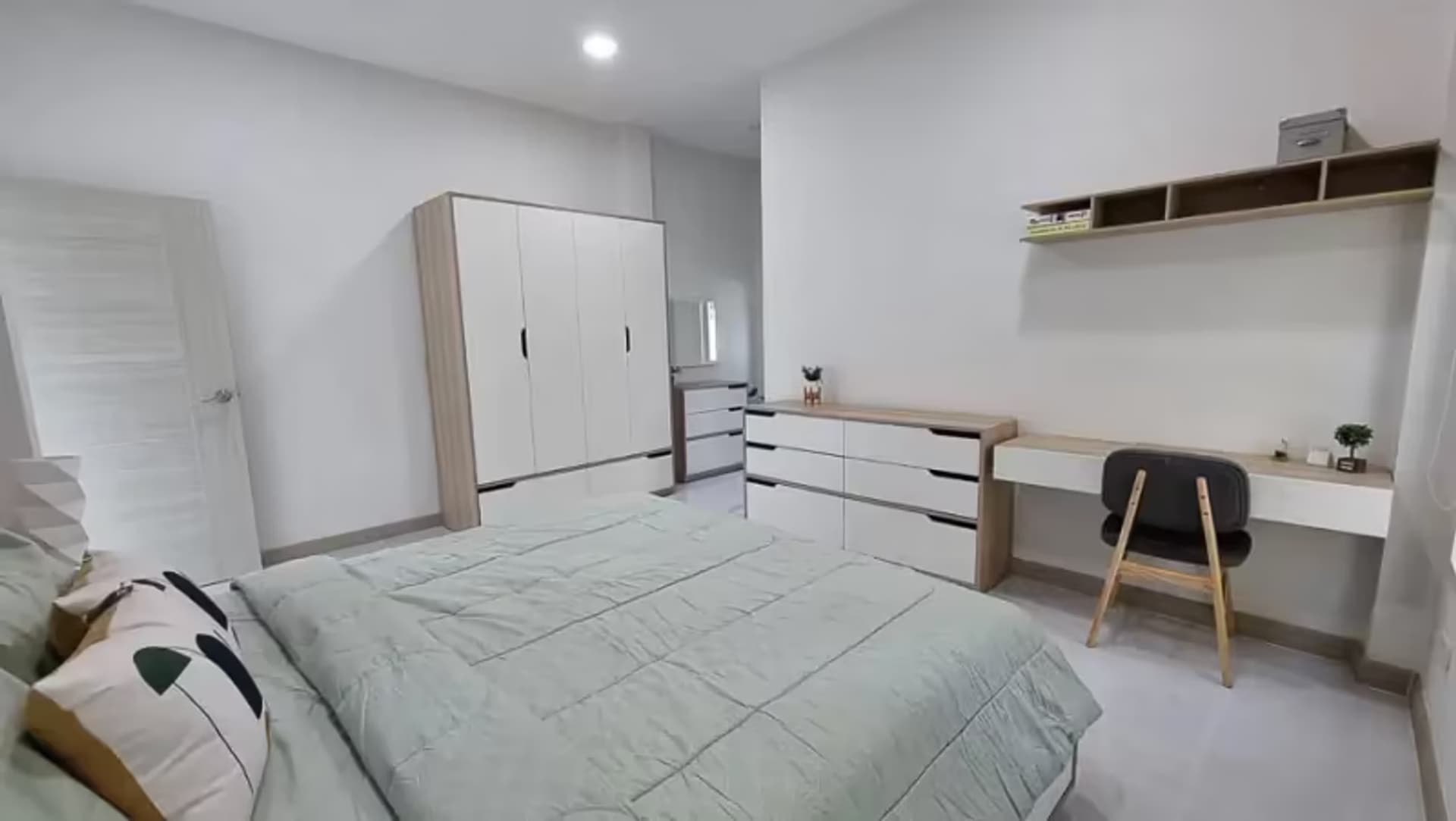 3 Bedroom House - Image 6