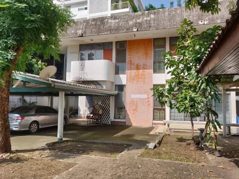 House for Sale in Watthana.