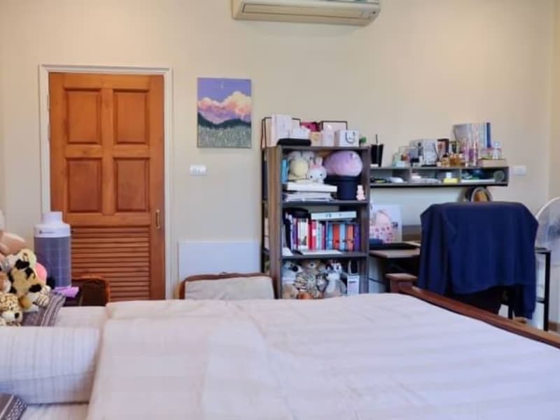 6 Bed House for Sale in Saraphi District