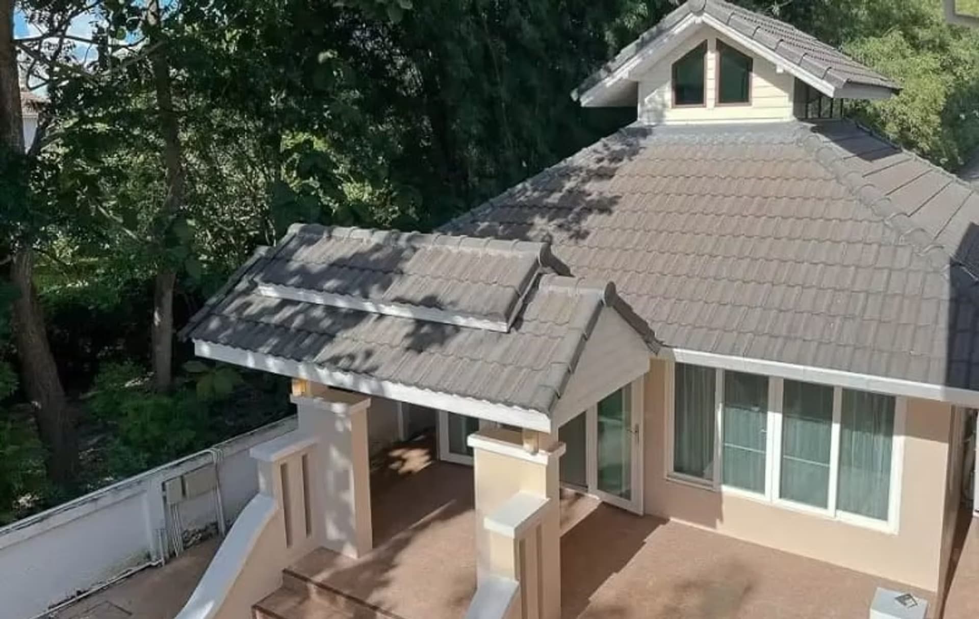 4 Bedroom House - Image 11
