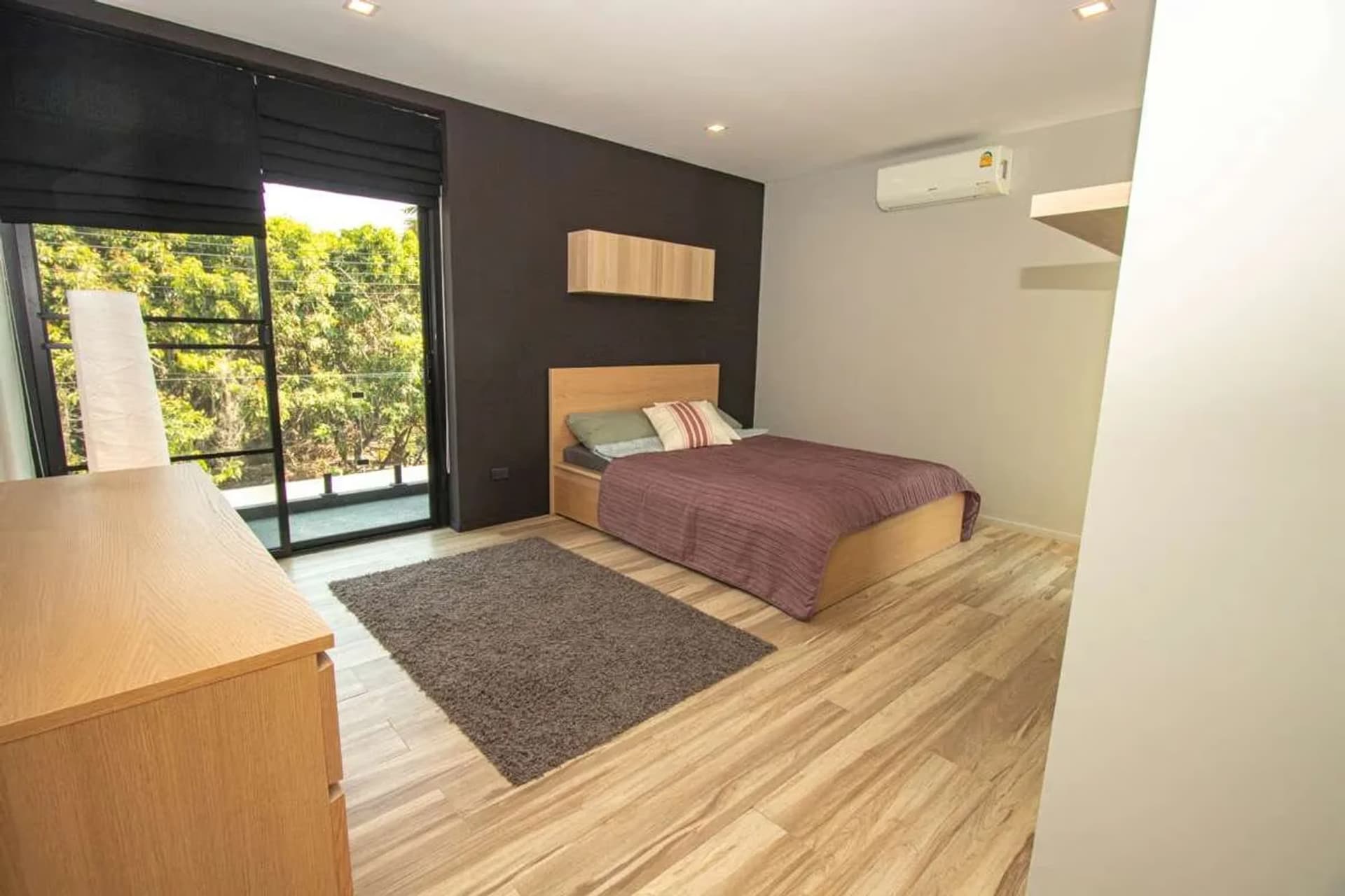 Contemporary 5-Bedroom House for Sale near Kad Farang - Image 7