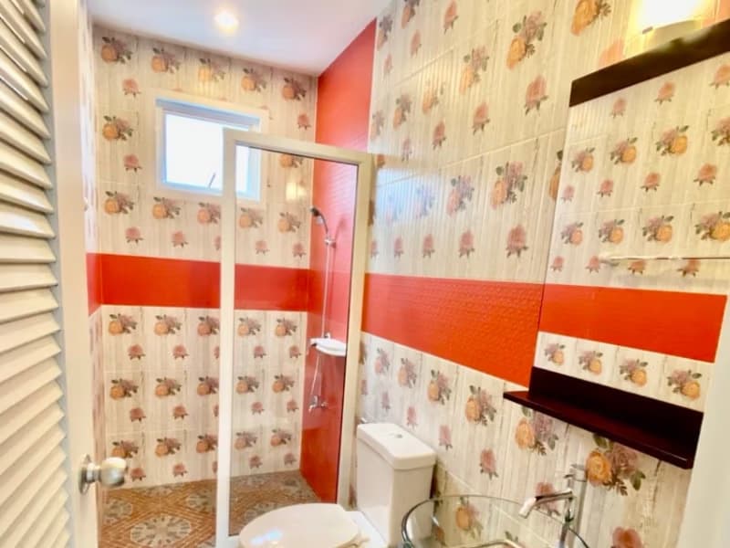 5 Bed House for Rent and Sale in San Kamphaeng