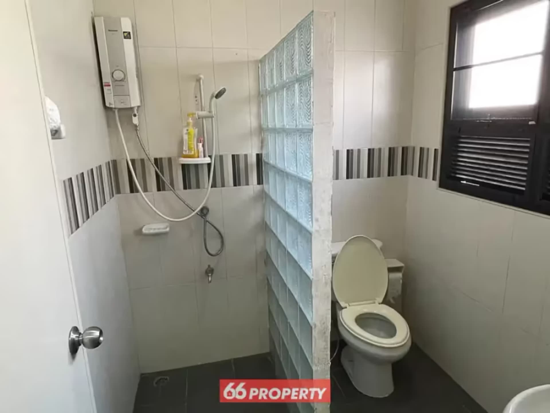 4 Bedroom House - Image 11