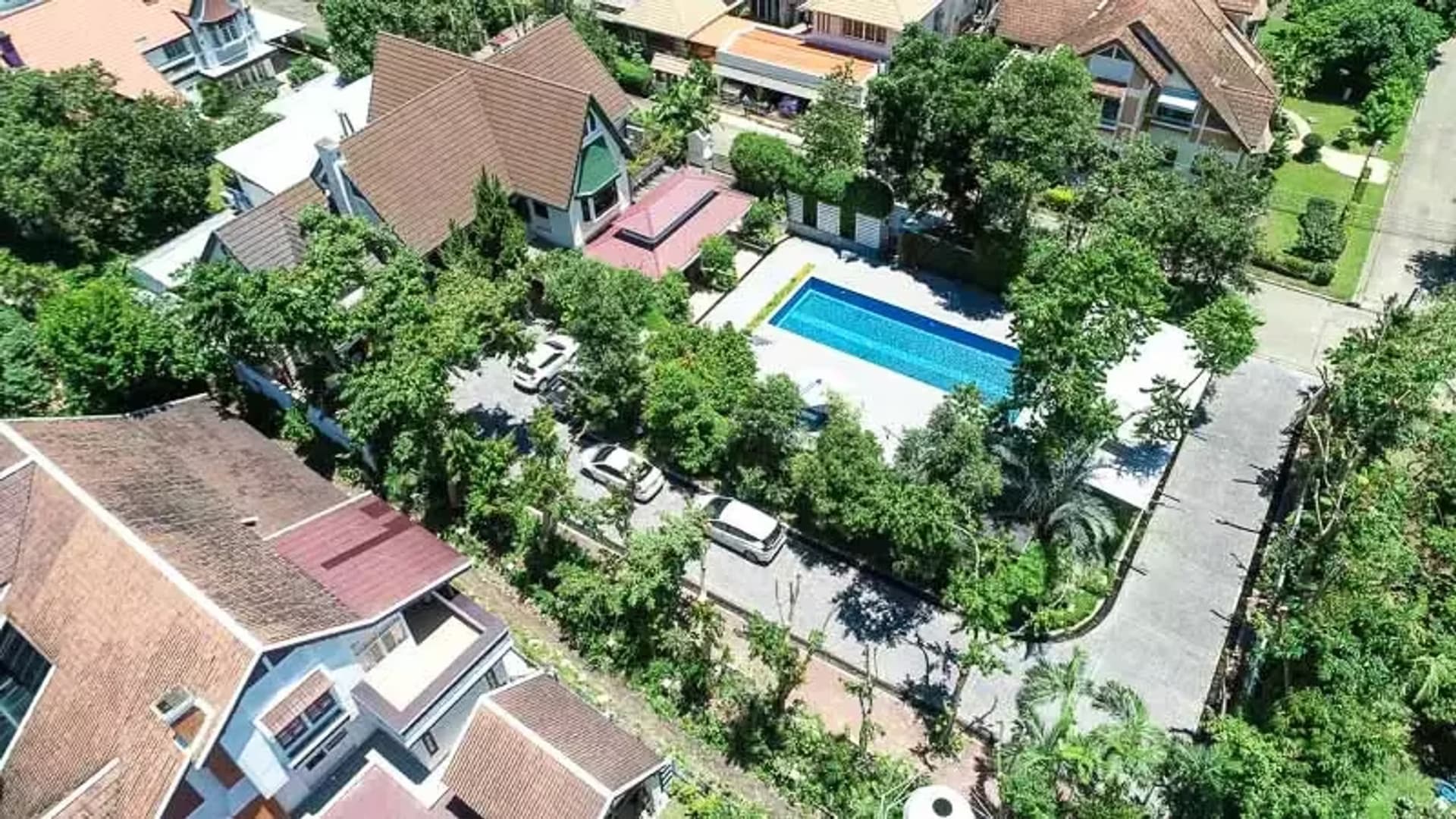 Tudor Style Mansion for Sale near Mountain - Image 11