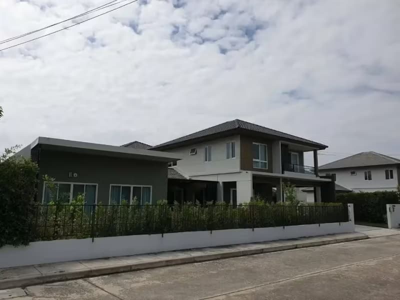 5 Bedroom House