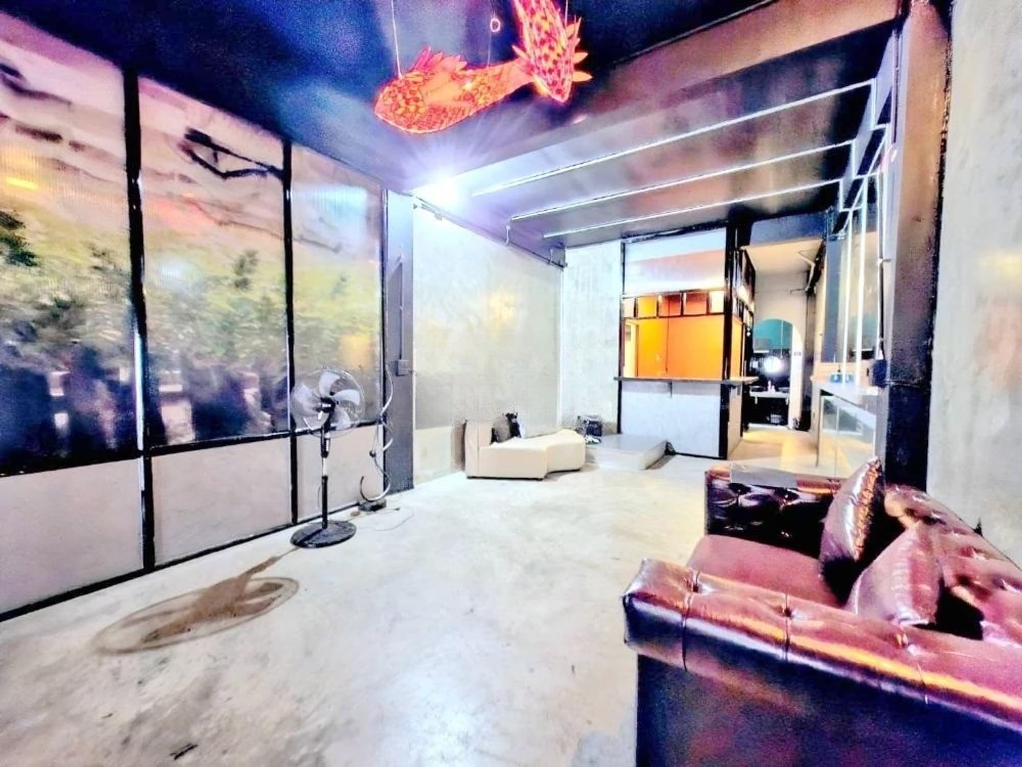 5 Bed Commercial for Rent in Bang Rak - Image 2