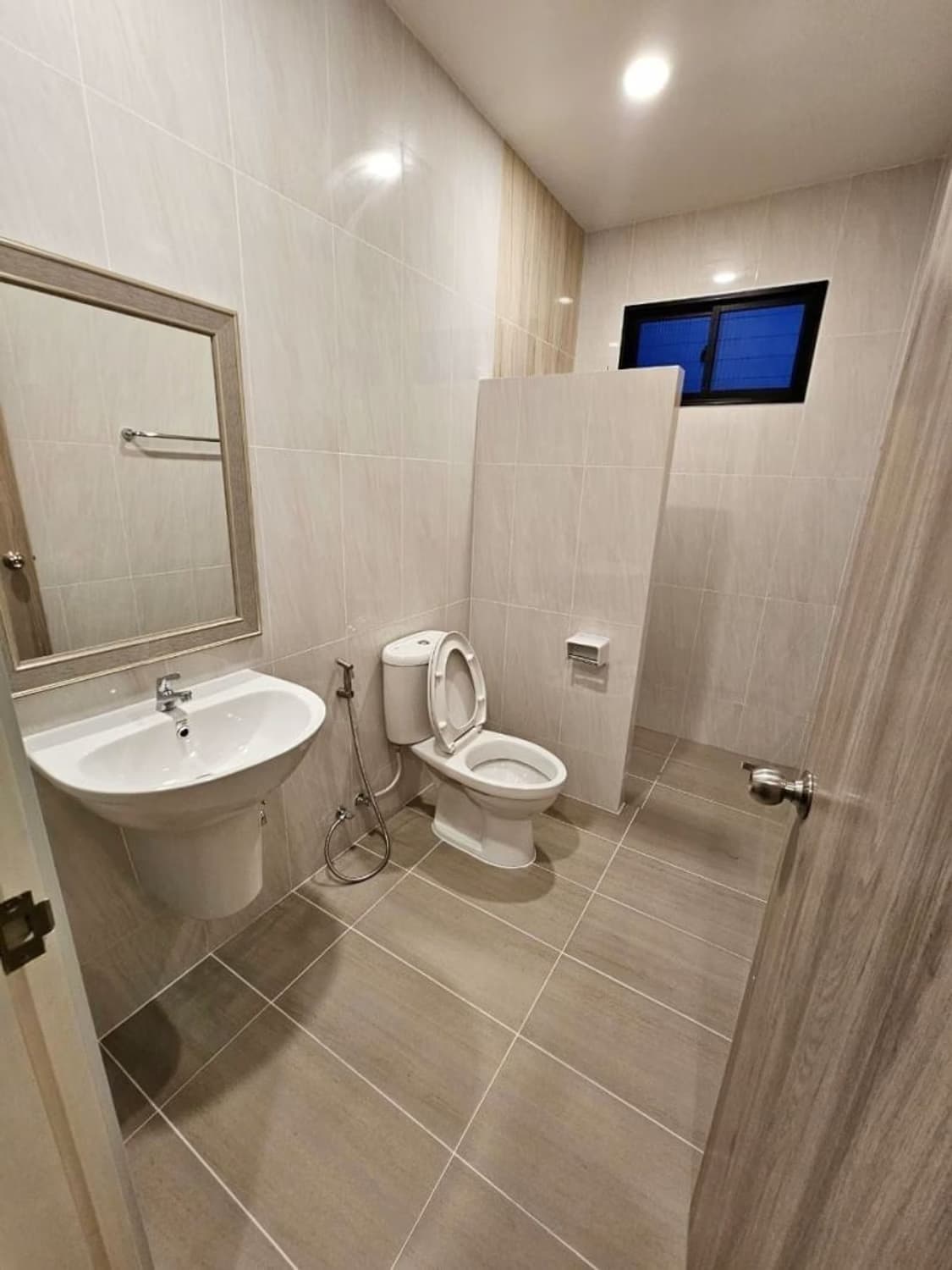 3 Bed House for Rent in Hang Dong - Image 10