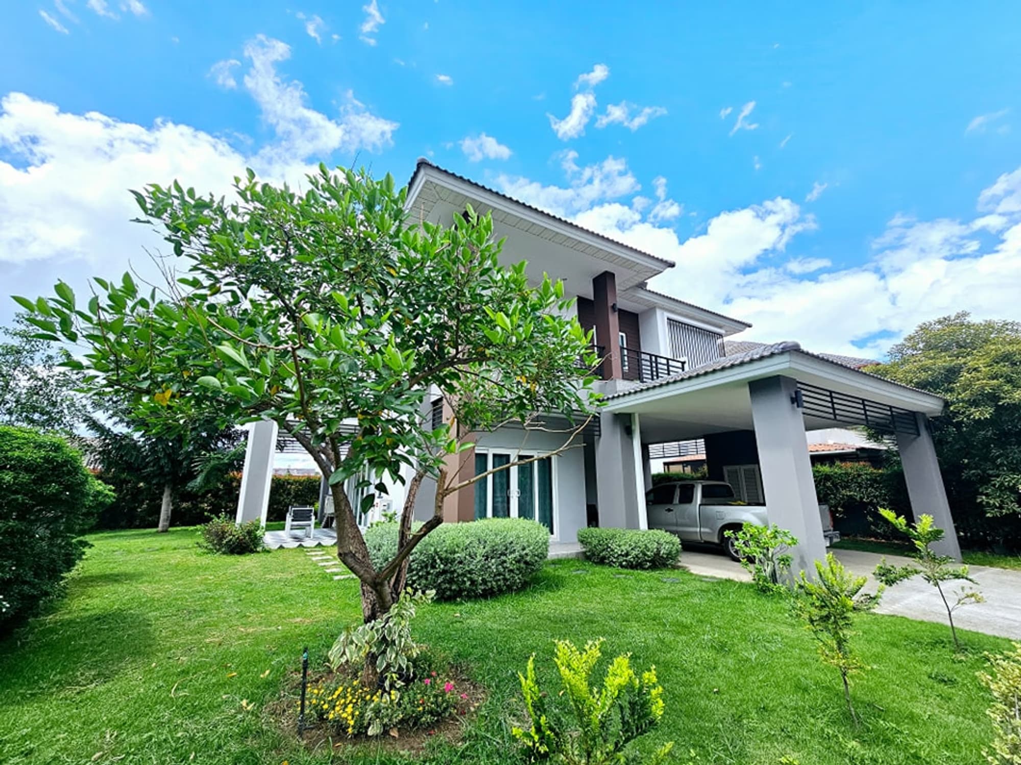 4 Bed House for Rent and Sale in Hang Dong - Image 2