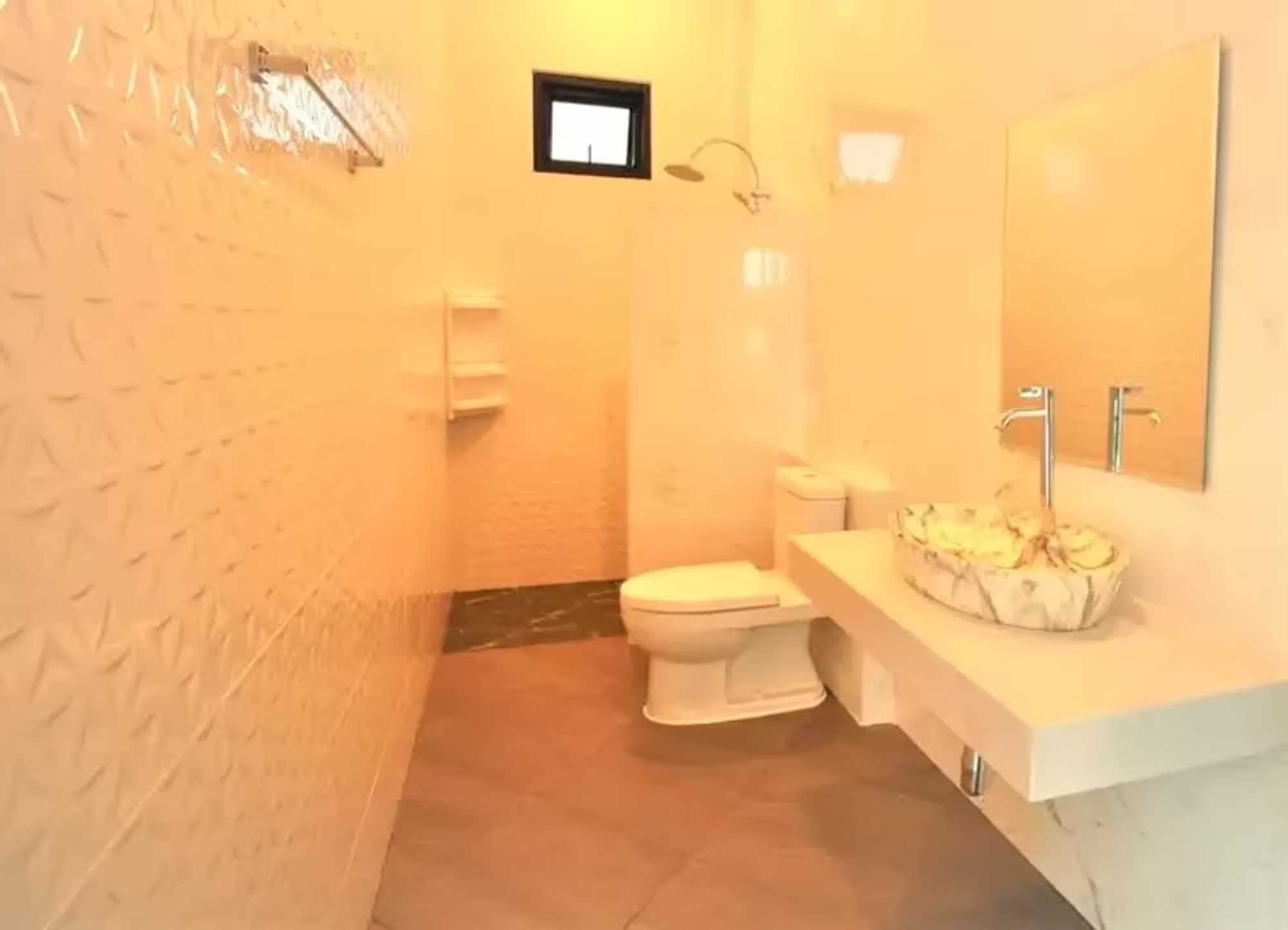 4 Bedroom House - Image 18