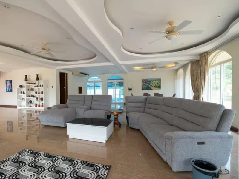 5 Bedroom House