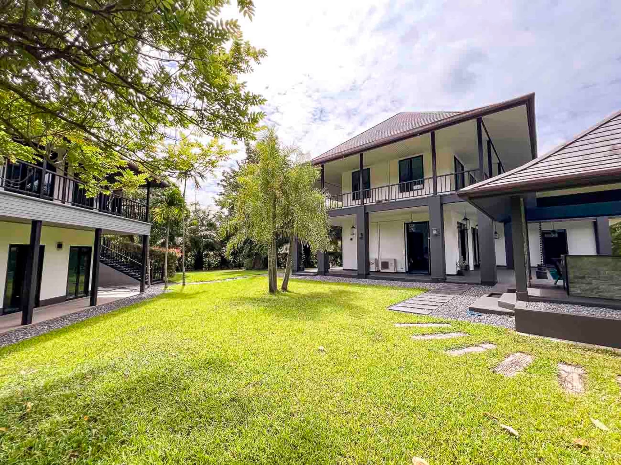 Luxury Lakeside Home for Sale in Mae RIm - Image 2