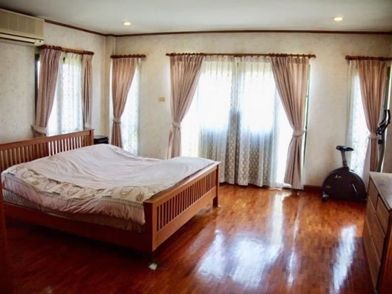 6 Bed House for Sale in Mueang Chiang Mai